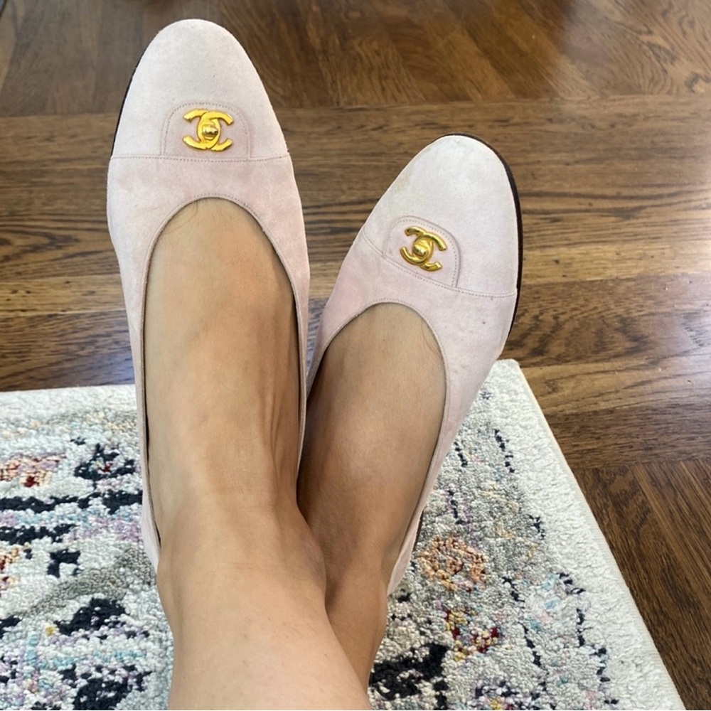 Chanel vintage cc turnlock pink suede flats 38.5